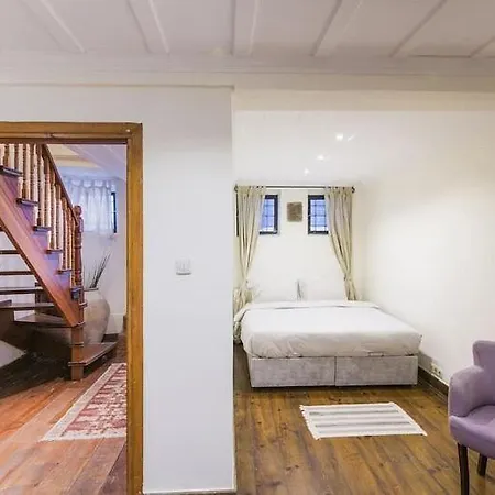Ferra Apartment *